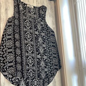 Black and white tank top blouse